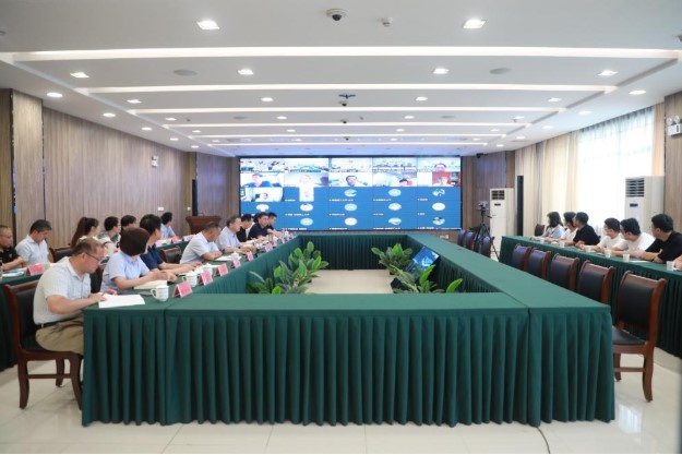 九游会最新线路
重大战略研究与咨询项目“我国煤炭行业碳中和发展科学体系及战略路径研究”启动会在淮南召开.jpg