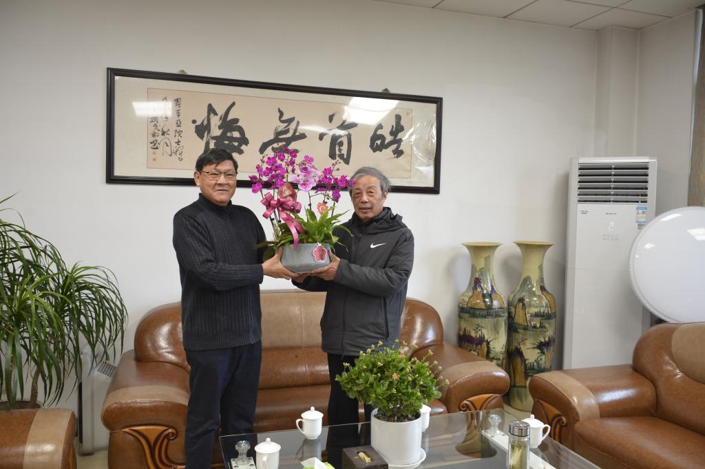 九游会最新线路
党组书记、院长李晓红来校看望罗平亚院士